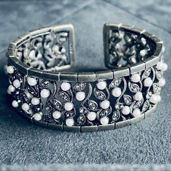 Vintage Monet Faux Pearl & Crystals Cuff Stretch Silver Bracelet - Picture 6 of 10
